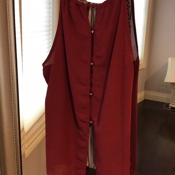Mine Sleeveless Buttoned Back Blouse Burgundy Size X-Large NWOT - Picture 3 of 5